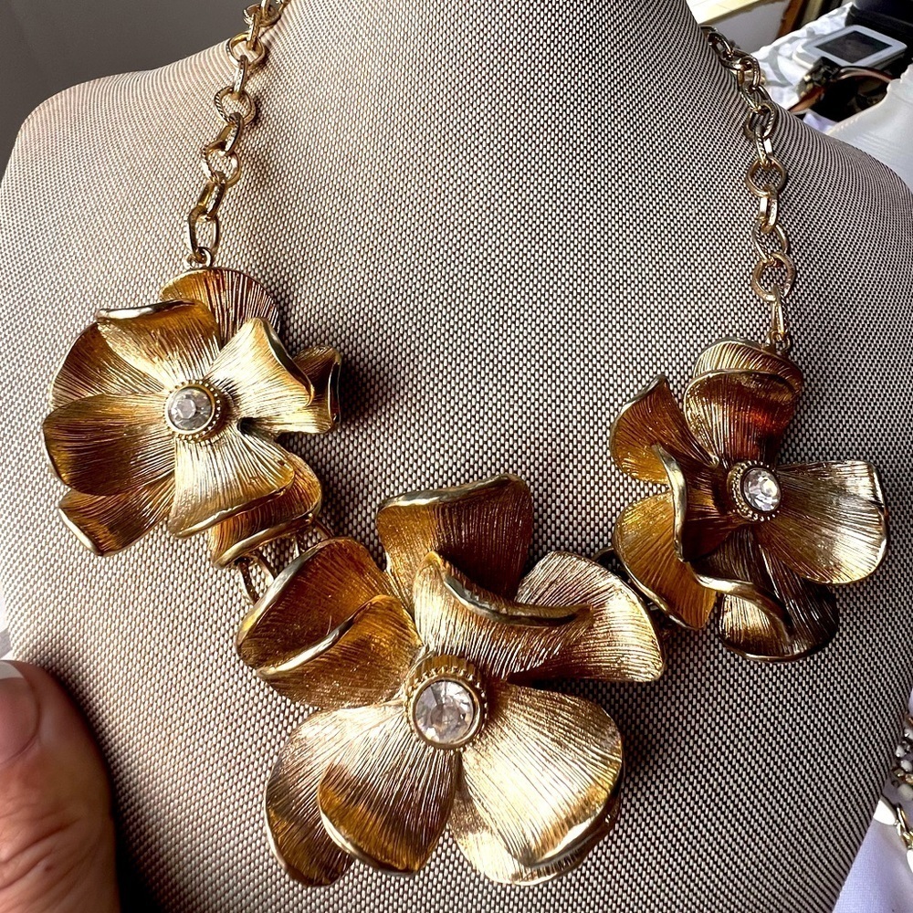 Natasha gold tone large floral and rhinestone statement choker necklace